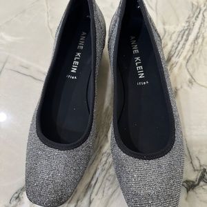 Brand New! Anne Klein iflex Silver Metallic Flats Size 8.5